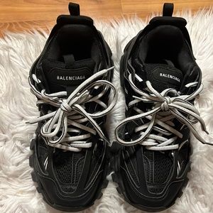 Balenciaga Tracks size 39